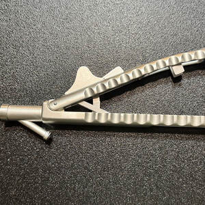 Portaagujas Laparoscópico de Acero Inoxidable con Certificación CE Clase I, Venta Directa de Fábrica, Reutilizable, Manual, SEVMEK SURGICAL - Product Image 3