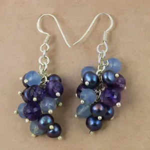 Boucles d'oreilles pendantes en fausses perles plaquées argent pour femmes, style bohème violet, à porter au quotidien - Product Image 1