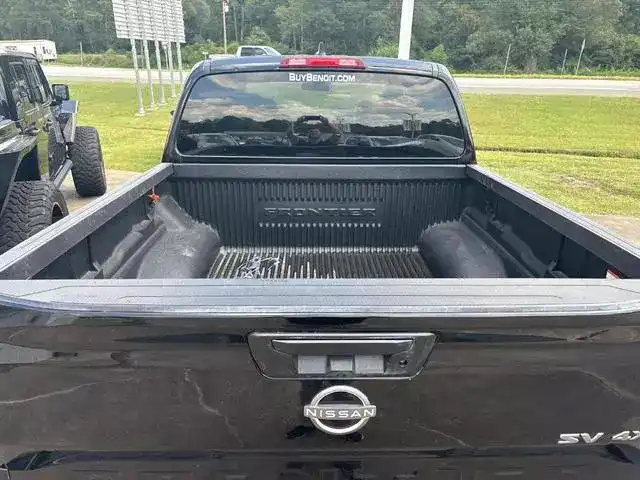 2023 Ni ss an Fro n tier SV