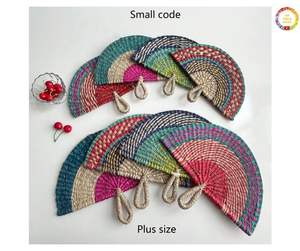 Elegante Seagrass Handfan Vietnam Material Natural para enfriamiento y decoración Color vibrante Seagrass Handfan Estándar de exportación - Product Image 6