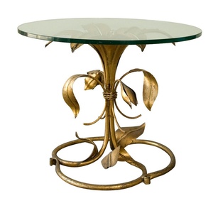 Table basse élégante en aluminium de conception florale avec le dessus en verre approprié aux intérieurs de salon et aux buts décoratifs - Product Image 5