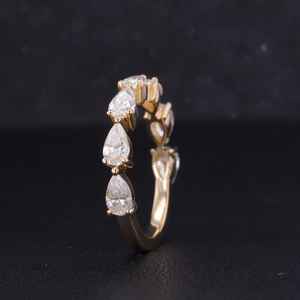 Anillo de Oro Amarillo de 14K con 7 Piedras, Corte Pera, Diamante Cultivado en Laboratorio, Anillo de Media Banda para Aniversario, Promesa, Novia, Regalo Fino para Joyería de Boda - Product Image 3