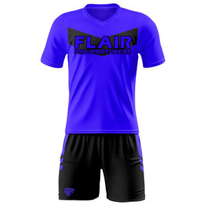 Kits de football rétro conçus sur mesure Uniformes de maillot de football pour enfants de haute qualité pour hommes - Product Image 4