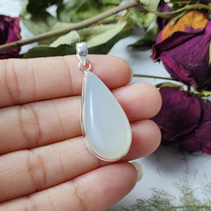 Colgante fino de Plata de Ley 925 con piedra lunar blanca cabujón piedra preciosa hecha a mano forma de pera diamante chapado en oro al por mayor - Product Image 5