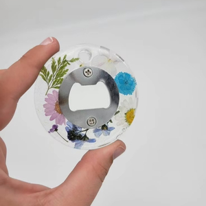 Abrebotellas de resina hecho a mano de primera calidad con acabado rústico, ideal para bares elegantes y decoraciones acogedoras para el comedor del hogar fácilmente - Product Image 1