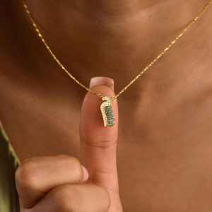 Collar con Colgante de Plata de Ley 925 Maciza, Chapado en Oro de 18k, con Inicial Árabe y Circonita, Joyería Fina Personalizada para Mujer, Estilo Minimalista - Product Image 1