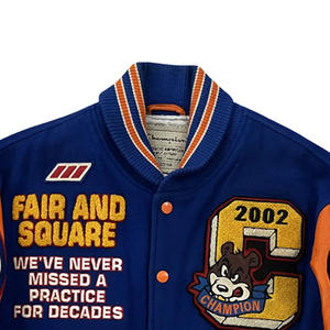 แจ็คเก็ตวาร์ซิตี้ขนแกะคุณภาพพรีเมียมสำหรับผู้ชายและผู้หญิง ป้องกันแบคทีเรีย ดีไซน์ใหม่ คอตั้ง มีทุกขนาดและสี ขนแกะนุ่ม - Product Image 4