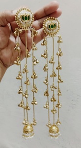 Pendientes largos de fusión Kashmiri, joyería de declaración ligera con elegancia tradicional y encanto moderno, perfectos para ropa de fiesta - Product Image 2