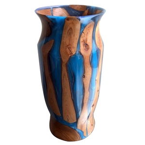 Vase en métal à fleur unique de style moderne avec finition noire décorative gravée à la main pour la décoration de table de la maison et de l'hôtel - Product Image 2