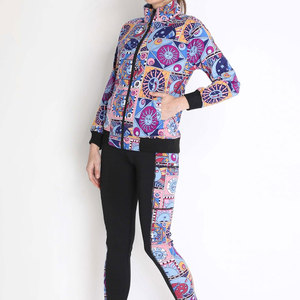 Chándal con estampado de cremallera para mujer al por mayor personalizado para correr en el gimnasio y ropa informal conjunto de 2 piezas chándales con cremallera para mujer - Product Image 5