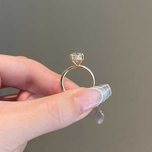 แหวนหมั้นเพชรทรงรี 4.10 กะรัต ทองคำ 14K สีเหลือง งานฝีมือสำหรับเจ้าสาวในงานแต่งงาน - Product Image 2