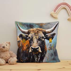 Coussin imprimé vache : Accent champêtre fait main pour salon côtier, 28"x28" - 70x70 cm - Product Image 1
