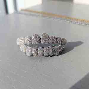 Grillz personnalisés en argent 925 plaqué rhodium, sertis de moissanite VVS taille brillant ronde, pour hommes, style hip-hop et rappeur - Product Image 2