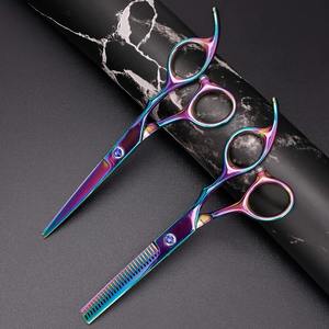 Kit de ciseaux à cheveux multicolores arc-en-ciel de qualité supérieure en acier inoxydable professionnel en gros à bas prix du Pakistan - Product Image 1