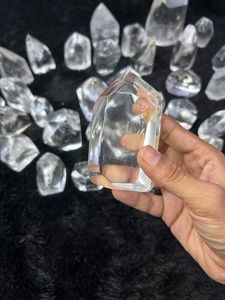 คริสตัลควอตซ์ธรรมชาติขัดเงาคุณภาพสูงขายส่ง รูปทรงอิสระ สำหรับการบำบัด การทำสมาธิ และของขวัญคริสตัล - Product Image 3