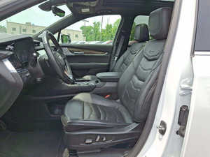 CT4V PREMIUM 2025, Sedán de Lujo Color Blanco Cristal, Bajo Kilometraje, Tracción en las Cuatro Ruedas, Motor 8L+, 400 CV, Transmisión Automática, 6 Bolsas de Aire - Product Image 4