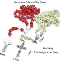 Collier religieux pour enfants avec assurance commerciale, chapelet catholique, pendentif crucifix, perles en argile polymère en forme de rose bleue