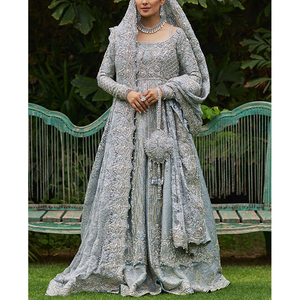 Robe de mariée maxi grande taille style moderne avec broderie florale en cristal, tissu en mousseline respirant, silhouette trapèze personnalisable pour - Product Image 1