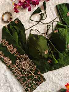 Blouse en soie Fendey ethnique indienne prête à porter avec de riches broderies et manches longues pour femmes En stock Sans impression - Product Image 4