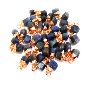 Pendentif en cuivre plaqué or avec pierre de naissance Propriétés de guérison du cristal saphir brut Pendentif en cristal de guérison électrolytique - Product Image 3