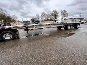 New Arrivals 4 AxleFlatbed Semi <b>Trailer</b> 40ft Container 80 T Flatbed Semi <b>Trailer</b> With Good Condition wholesale prices - Product Image 3