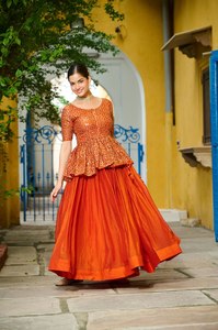 ชุดงานเฉลิมฉลอง lehenga แบบย้อนกลับดีไซเนอร์พรีเมี่ยมปักเลื่อมที่ทันสมัยสำหรับงานแต่งงานงานดิวาลีปาร์ตี้ - Product Image 2