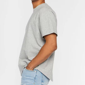 Camiseta Oversize para Hombre con Hombros Caídos, Cuello Acanalado de Alto Gramaje, Estampado de Logotipo Personalizado, Estilo Urbano, Corta, 100% Algodón Peinado - Product Image 3