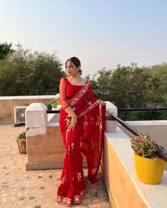 Sari de Georgette Bordado de Color Rojo, Último Modelo Exclusivo, Estilo Étnico para Bodas, Aspecto Impresionante y Moderno - Product Image 2