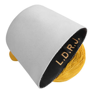 Vente en gros OES Chapeau Fès Blanc pur avec pompon jaune quantité minimale de commande bas Service OEM Qualité supérieure Casquette Fès maçonnique à prix raisonnable - Product Image 3