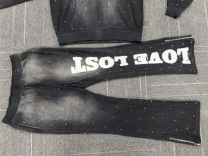 Elegante Sudadera con capucha de diamantes de imitación con tela suave, incluye pantalones de chándal y pantalones casuales. - Product Image 3