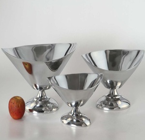 Bandejas de servicio de pedestal de aluminio de lujo hechas a mano Plato de carga de fiesta decorativo niquelado plateado y plato de cuenco - Product Image 1