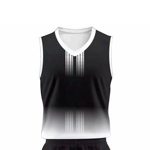 Ensemble d'uniformes de basketball de haute qualité, en polyester durable, avec impression de logo personnalisé, ensemble maillot et short - Product Image 5