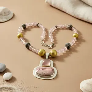 Collar de Cuarzo Rosa y Cristal Plateado para Mujer - Elegante y Delicado - Product Image 1