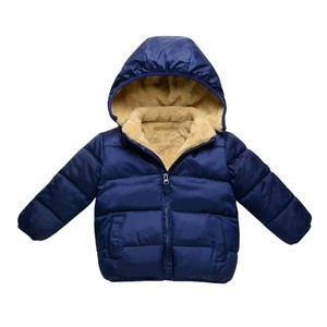 Veste d'hiver matelassée à capuche rouge pour enfants avec doublure en fausse fourrure et fermeture éclair, vêtement d'extérieur épais et chaud - Product Image 2