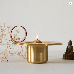 Nouveau bougeoir décoratif pour la maison en forme cylindrique gravure décorative en métal votive en finition rustique pour hôtel à la maison - Product Image 1