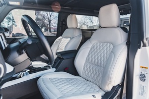 OFFRE PROMOTIONNELLE 2023 FORD BRONCO OUTER BANKS SUV, INTÉRIEUR SOMBRE, SIÈGES EN CUIR, PERSONNALISATION INTÉRIEURE/EXTÉRIEURE, PRÊT POUR L'AVENTURE 4X4 - Product Image 3