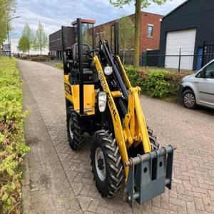 Chargeurs sur pneus compacts Gehl AL 140, mini-chargeurs frontaux, moteur diesel, chargeurs à fourches et à godets pour la ferme, la cour et la construction - Product Image 4