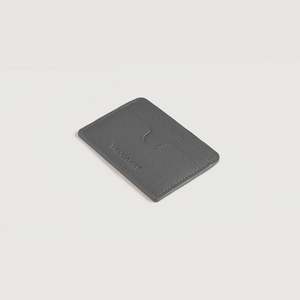 Tarjetero de Cuero Genuino Karl Grey con Protección RFID para Tarjetas de Crédito, Pasaportes y Tarjetas de Visita - Product Image 3