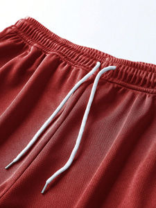 กางเกงขาสั้นตาข่ายบาสเก็ตบอลยาวระดับกลางสำหรับผู้ชายสไตล์ไฮสตรีทออกแบบได้ตามต้องการมีความยืดหยุ่นแบบธรรมดาและมีลายพิมพ์สีพื้น - Product Image 3