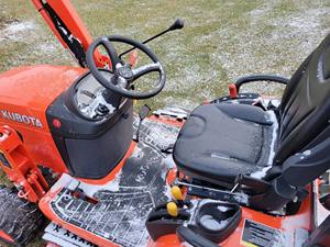 Tractor Kubota BX2370 2016 con Accesorios Esenciales - Product Image 5