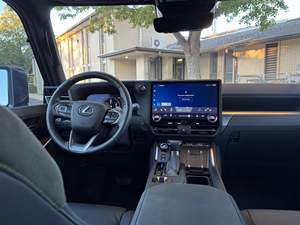 รถยนต์สะอาด ดีลเชื่อถือได้ ปี 2025 เล็กซัส GX 550 Overtrail+ เครื่องยนต์ Twin-Turbo V6 ขับเคลื่อน 4 ล้อ พร้อมอุปกรณ์ครบครัน - Product Image 5