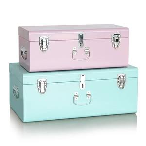 Baúl de Almacenamiento Metálico Rosa y Azul Claro con Accesorios de Cierre Plateado - Product Image 4