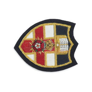 Insignias Bordadas Profesionales con Acabado de Borde Limpio y Material Premium para Colecciones de Accesorios de Moda - Product Image 5
