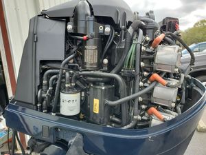 Moteur hors-bord d'occasion de qualité industrielle 2009 Ev-i-nru-d-e ETEC 250hp HO 6 cylindres DFI 2 temps 25 pouces d'axe OEM 410 heures - Product Image 4