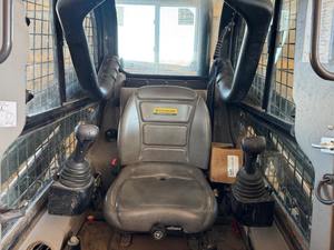 2022 New Hollan L320 Minicargadora frontal usada con componentes principales Bomba hidráulica Moog - Product Image 5