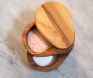 Tapa giratoria Jaula de sal de madera Caja de bodega de sal Herramienta de especias de hierbas de doble capa Bodega de especias para cocina Caja de condimentos de Bambú - Product Image 3