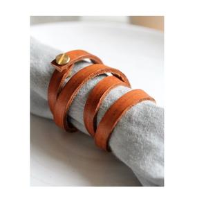 Ronds de serviette en cuir fabriqués à la main, adaptés aux élégants dîners d'hiver en famille et au style de table haut de gamme - Product Image 4