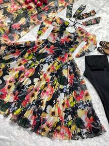 Matériel d'organza Anarkali Tabhi de concepteur de couleur noire fantaisie avec impression numérique femmes indiennes Pishwas avec Dupatta - Product Image 4