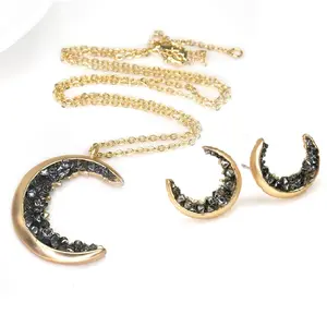 Collier ras du cou en or 18K, cristal noir, pendentif en pierre de croissant de lune, collier de lune en cristal écrasé