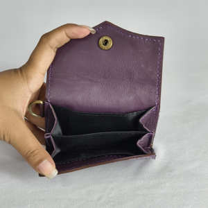 Porta Pasaportes de Cuero Genuino Vintage de Lujo Premium con Patrón Floral Grabado, Cierre a Presión, Correa Única, Unisex, Corto, Anti-Robo - Product Image 4